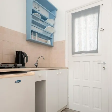 Afroditi & 3* Logaras