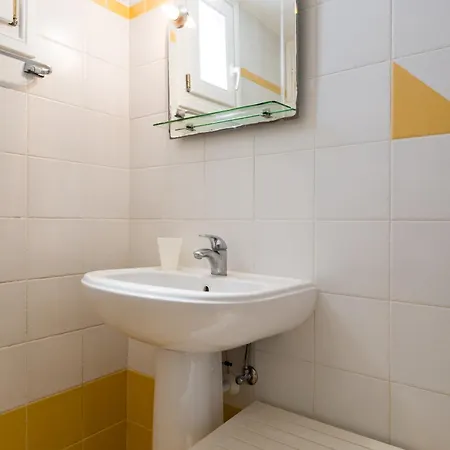 Apart Otel Afroditi & 3*