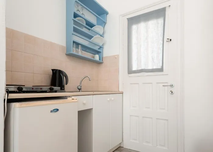 Afroditi & 3* Logaras