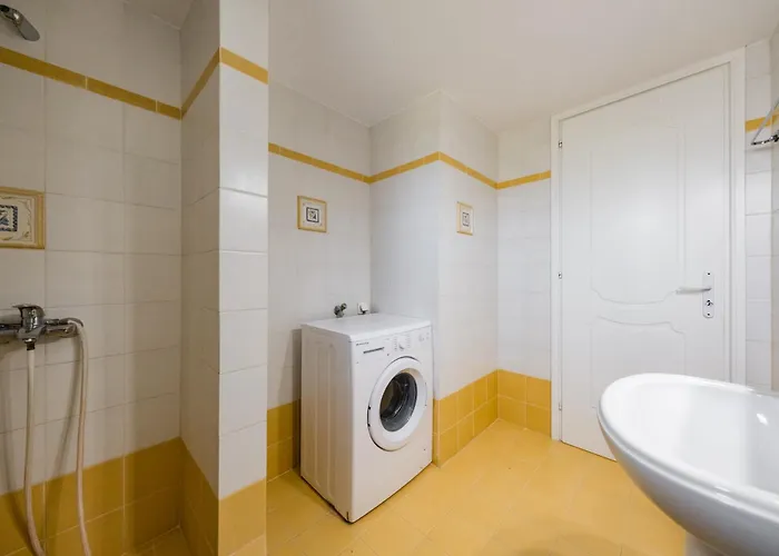 Afroditi & 3* Logaras