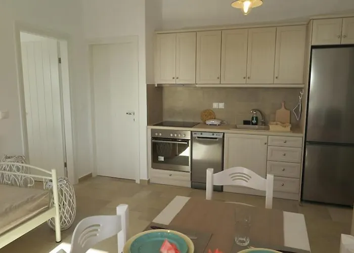 Afroditi & 3* Logaras