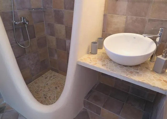 Afroditi & לוגאראס