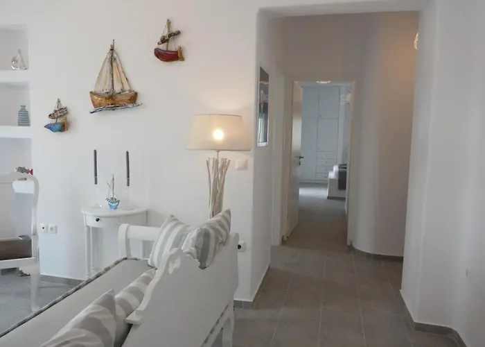 Afroditi & 3* לוגאראס